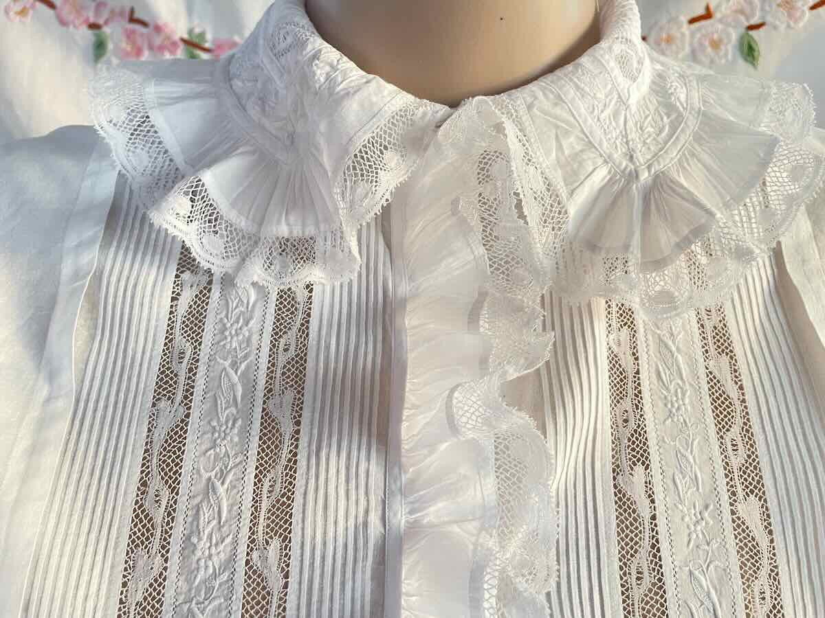 Chemisier enjolivé  broderie main, volants, plis nervurés, dentelle Valencienne - Linge Ancien-photo-3