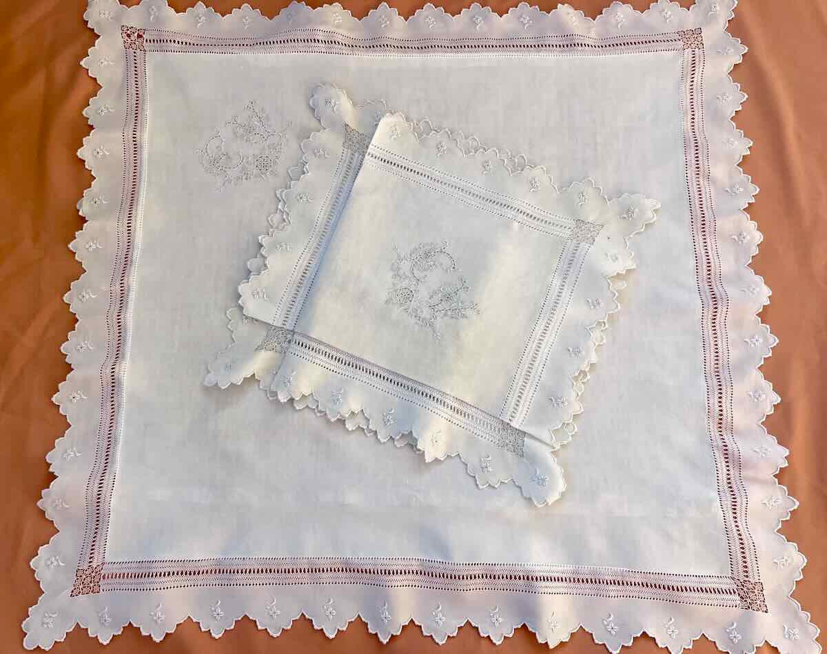 Pair Of Scalloped Embroidered Pillowcases, Linen Thread With Monogram Ev, Hand Embroidery - Antique Linen-photo-2