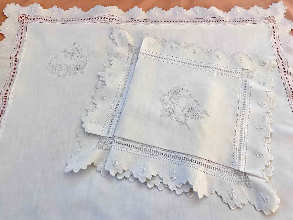 Pair Of Scalloped Embroidered Pillowcases, Linen Thread With Monogram Ev, Hand Embroidery - Antique Linen-photo-4