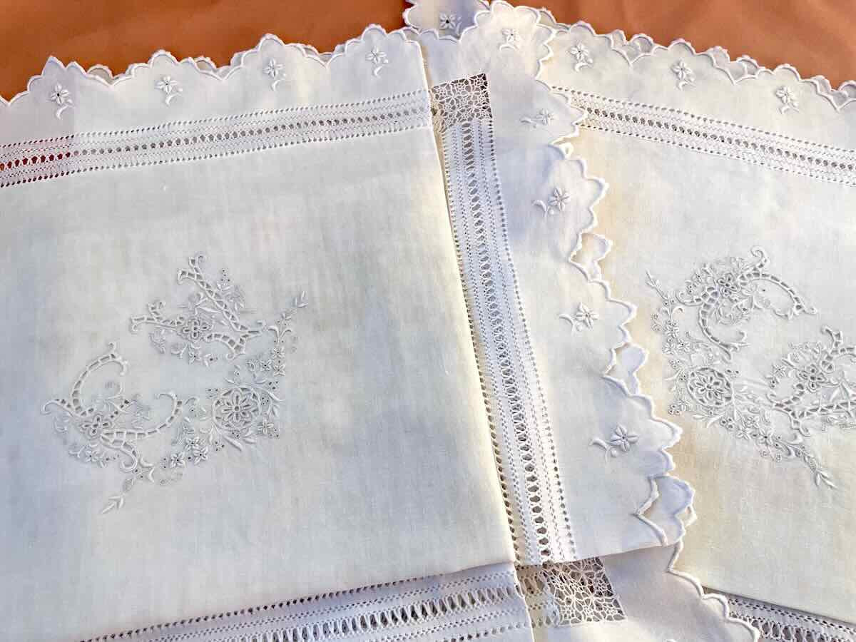 Pair Of Scalloped Embroidered Pillowcases, Linen Thread With Monogram Ev, Hand Embroidery - Antique Linen
