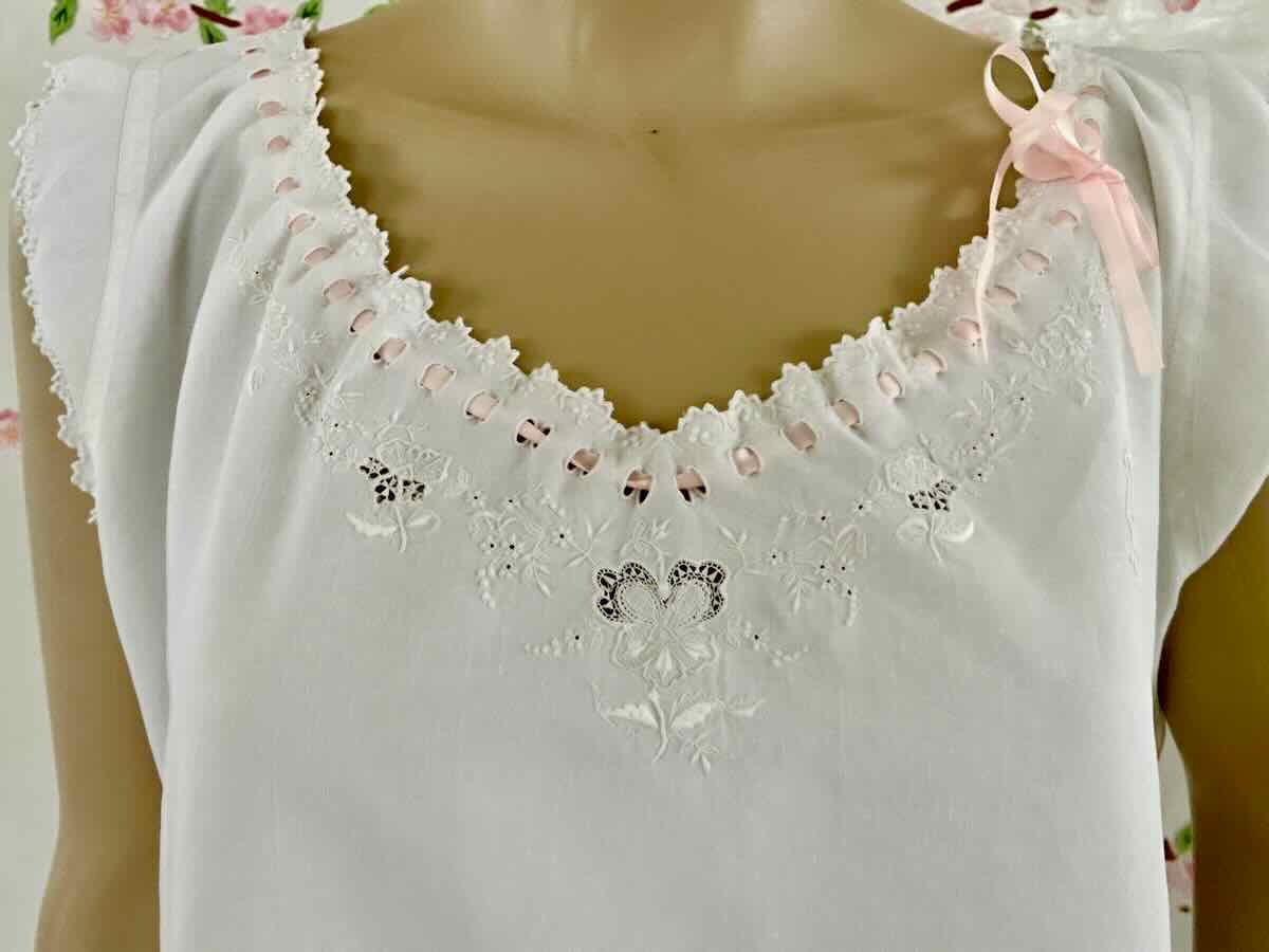 Hand-embroidered Ladies' Shirt, Fine Linen With Sumptuous Embroidery - Antique Linen-photo-2