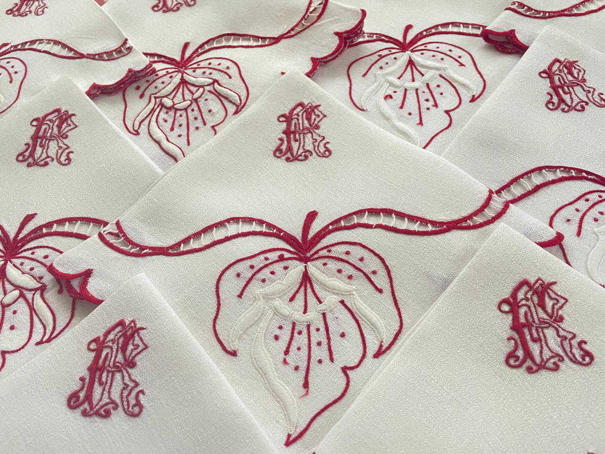 Ten Small Linen-look Towels With Red Embroidered Designs - Antique Linen-photo-4