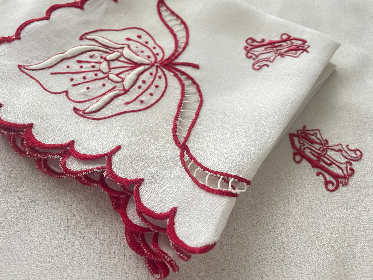 Ten Small Linen-look Towels With Red Embroidered Designs - Antique Linen-photo-2