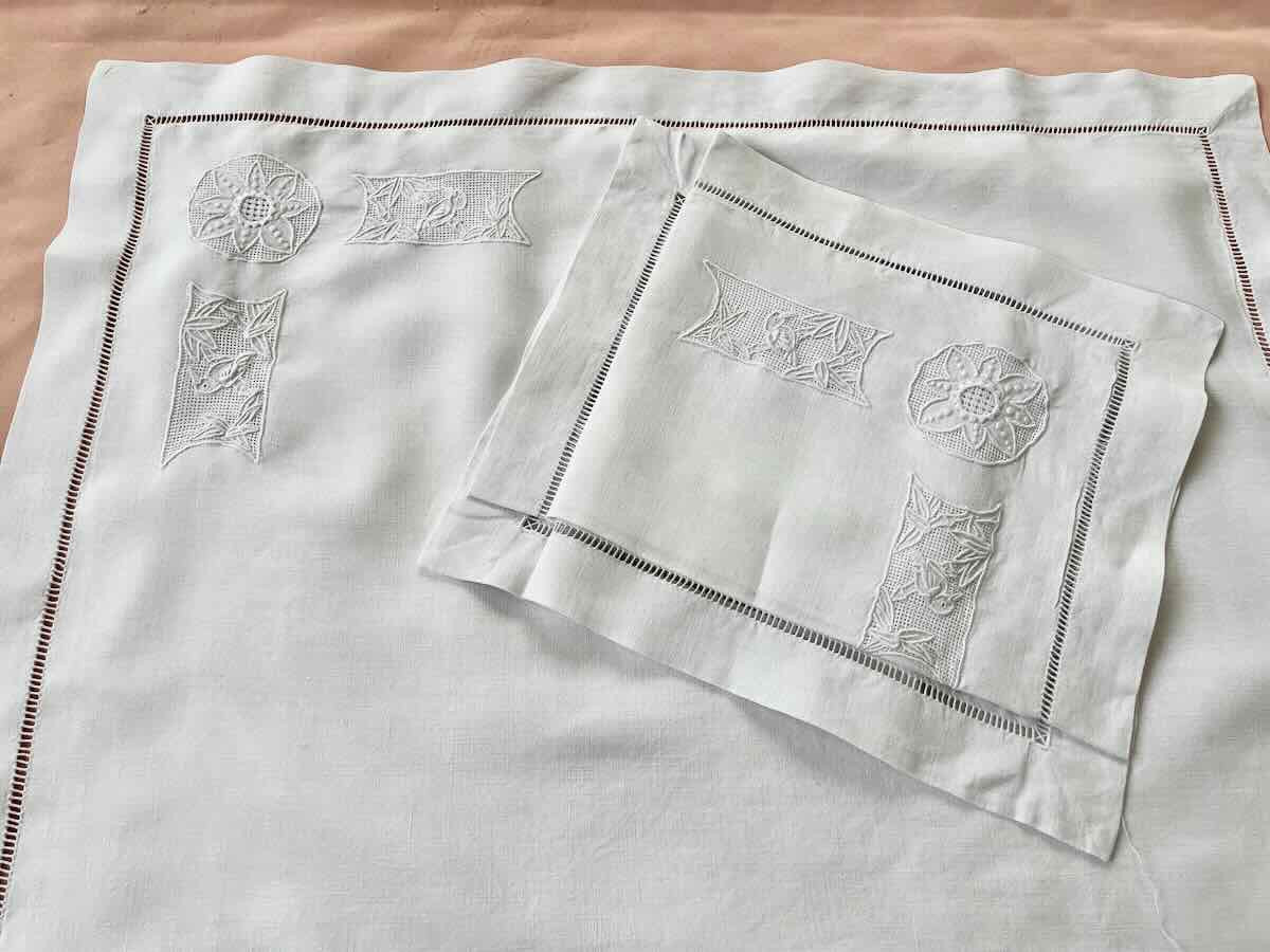 Pair Of Hand-embroidered Linen Pillowcases With Birds - New Condition - Antique Linen