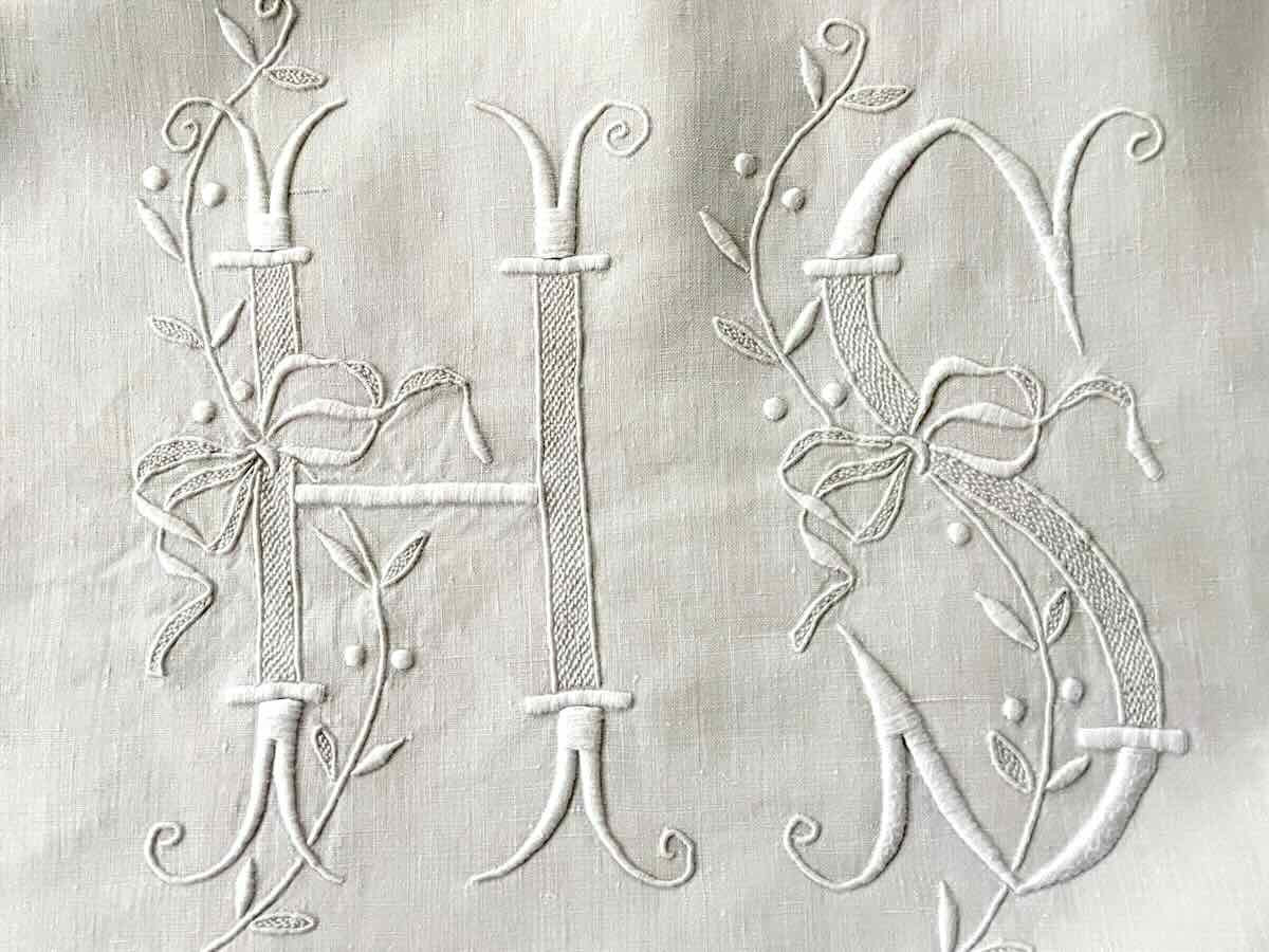 Fine Linen Sheet With Hand-embroidered English Embroidery On The Hem And Edges - Antique Linen-photo-2