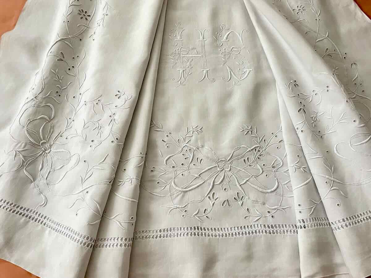 Fine Linen Sheet With Hand-embroidered English Embroidery On The Hem And Edges - Antique Linen-photo-4