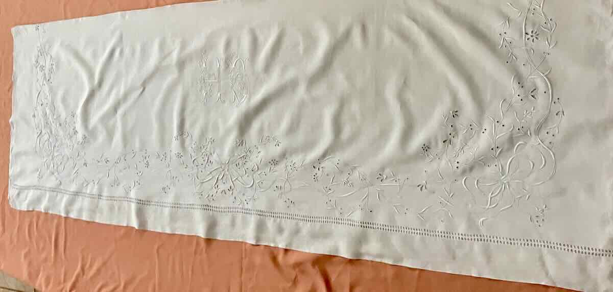 Fine Linen Sheet With Hand-embroidered English Embroidery On The Hem And Edges - Antique Linen-photo-2