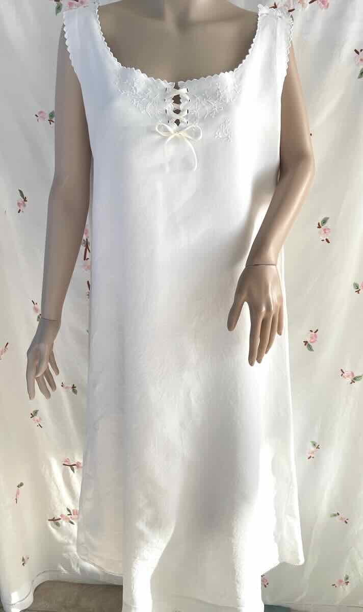 Hand-embroidered Lady's Shirt On Fine Linen With Beautiful Embroidery - Antique Linen-photo-3