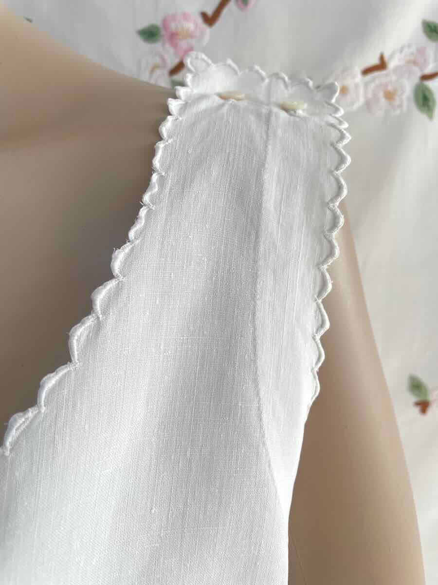 Hand-embroidered Lady's Shirt On Fine Linen With Beautiful Embroidery - Antique Linen-photo-4