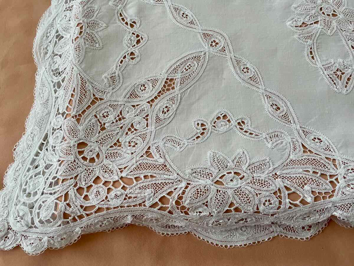 Grande nappe:  incrustations dentelle main sur toile en fil de lin blanc - linge Ancien-photo-1