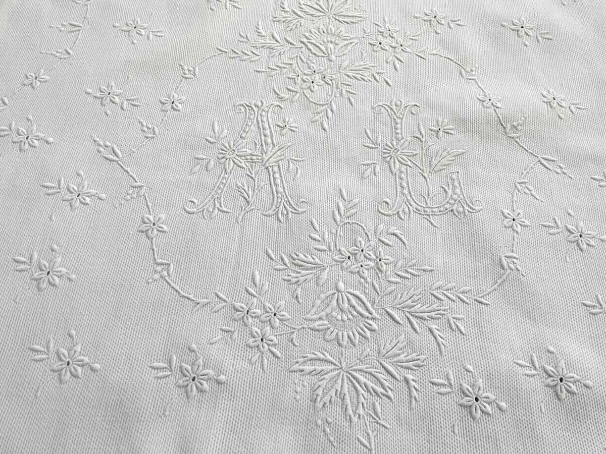 Small Scalloped Blanket, Large Child, Hand-embroidered, Al-photo-3