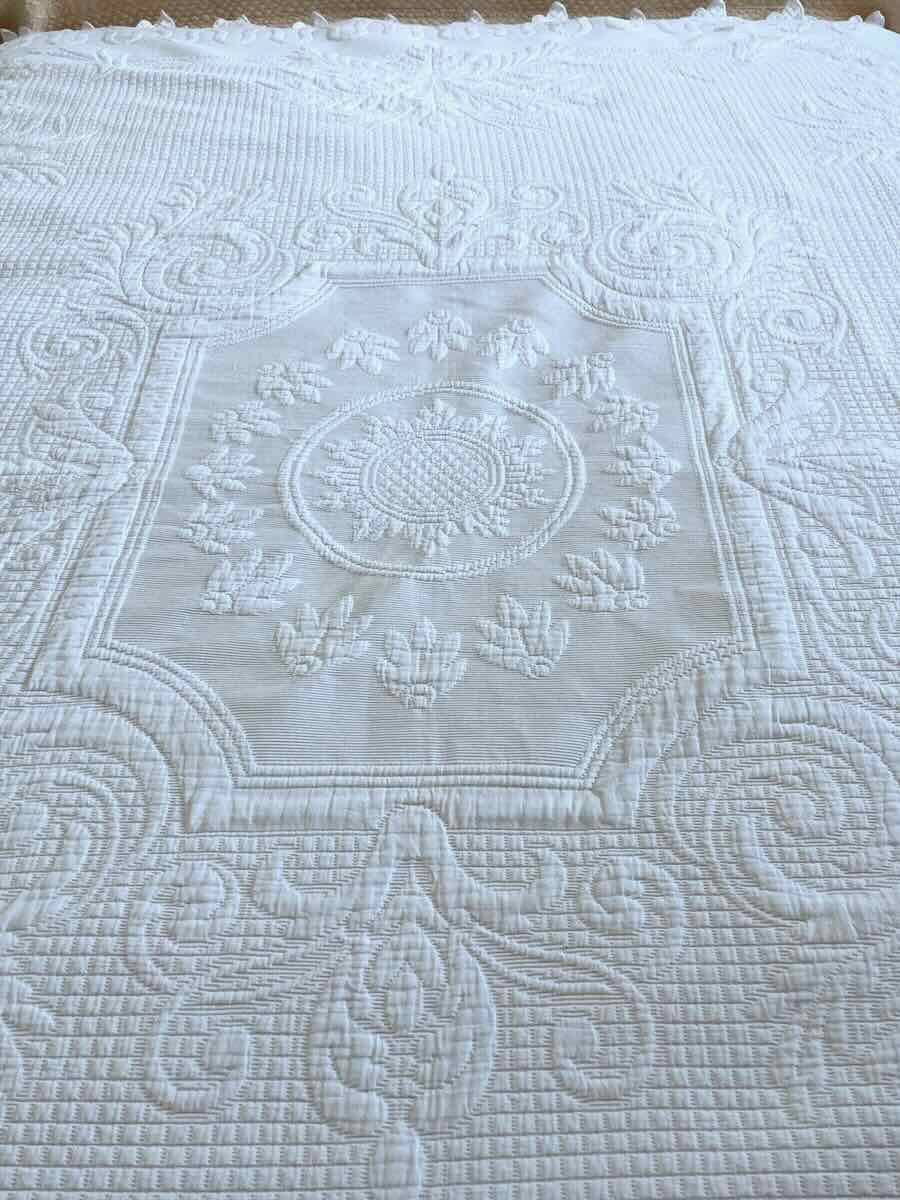 Piqué Marseillais Blanket Scalloped On Four Sides By Hand - Antique Linen-photo-2