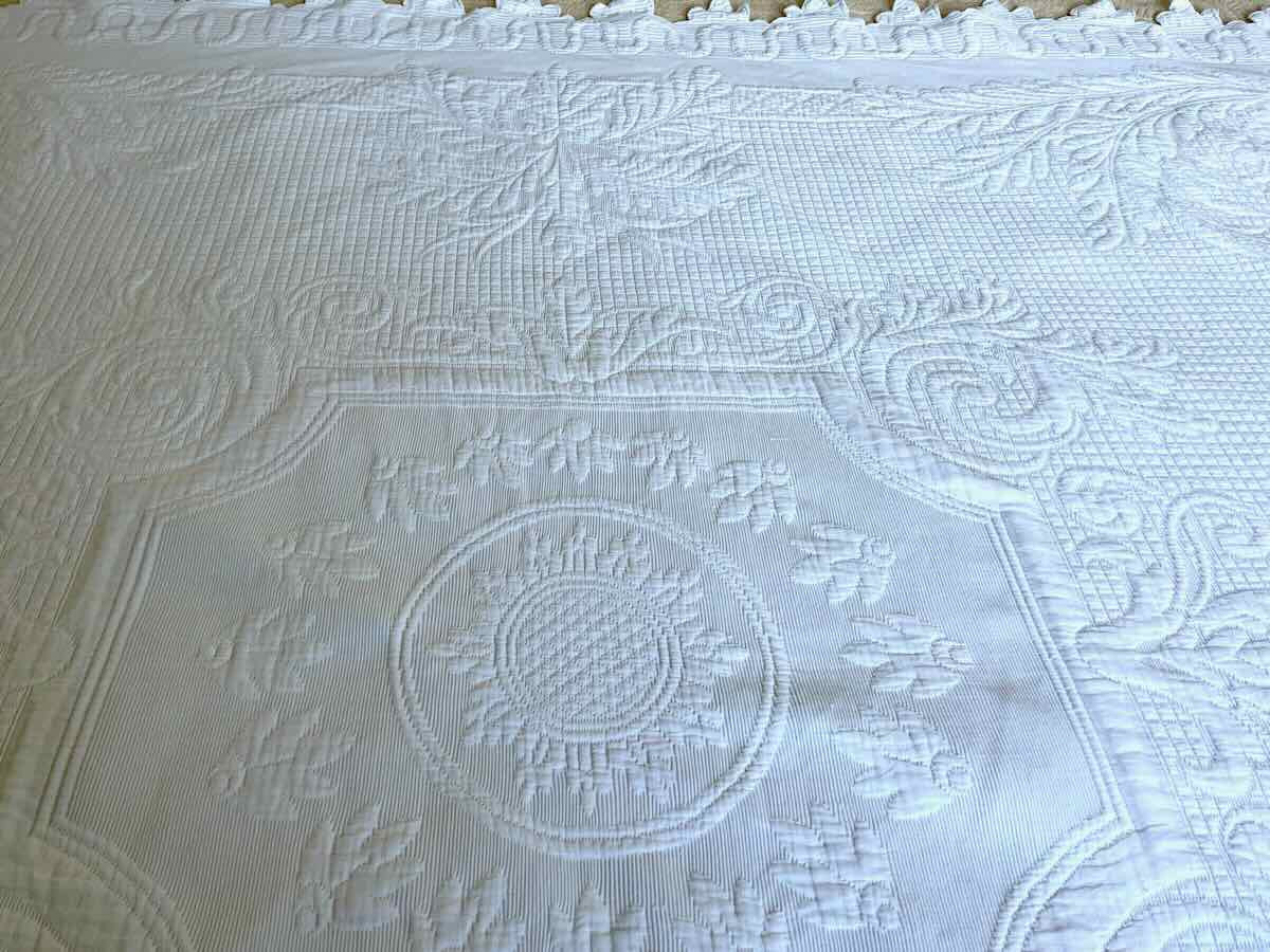 Piqué Marseillais Blanket Scalloped On Four Sides By Hand - Antique Linen-photo-3
