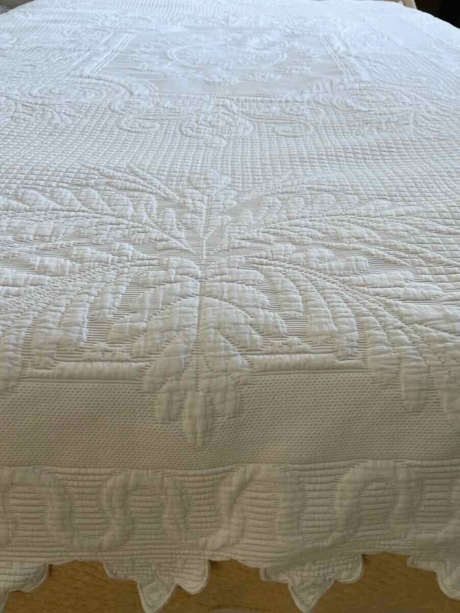Piqué Marseillais Blanket Scalloped On Four Sides By Hand - Antique Linen-photo-4