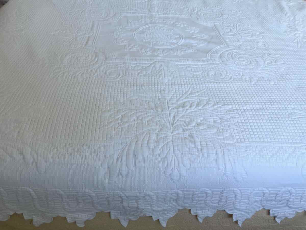 Piqué Marseillais Blanket Scalloped On Four Sides By Hand - Antique Linen-photo-1