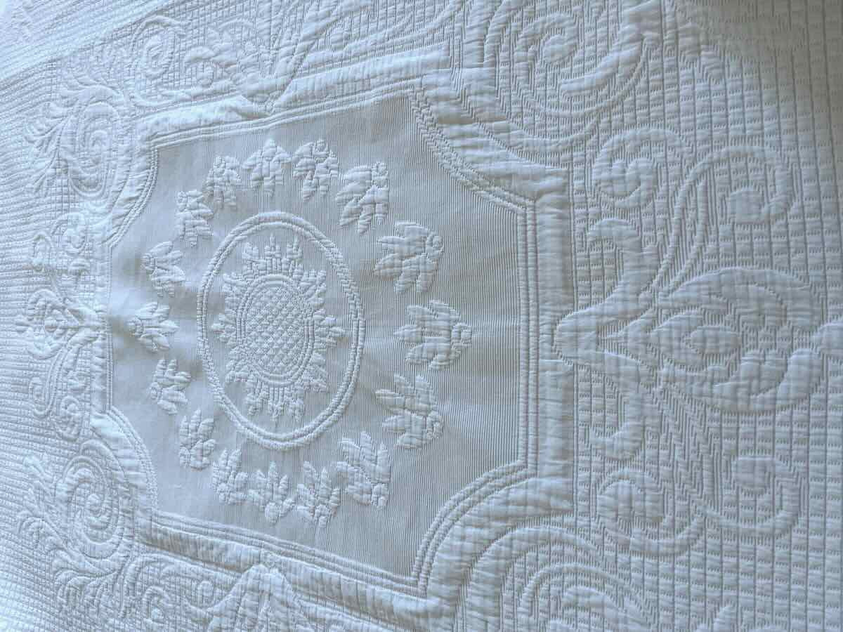 Piqué Marseillais Blanket Scalloped On Four Sides By Hand - Antique Linen-photo-2