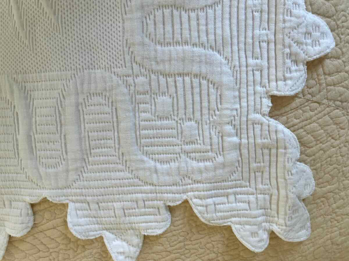 Piqué Marseillais Blanket Scalloped On Four Sides By Hand - Antique Linen-photo-3