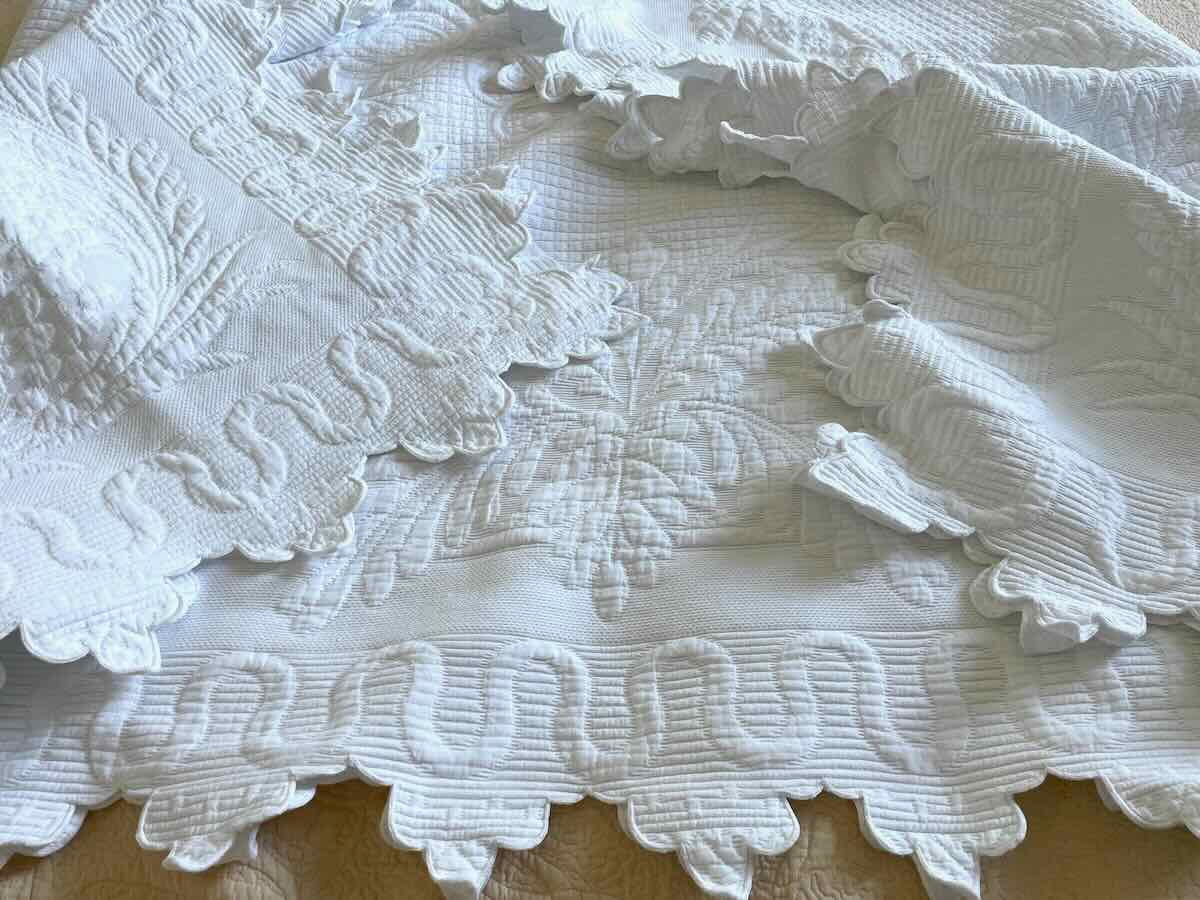 Piqué Marseillais Blanket Scalloped On Four Sides By Hand - Antique Linen