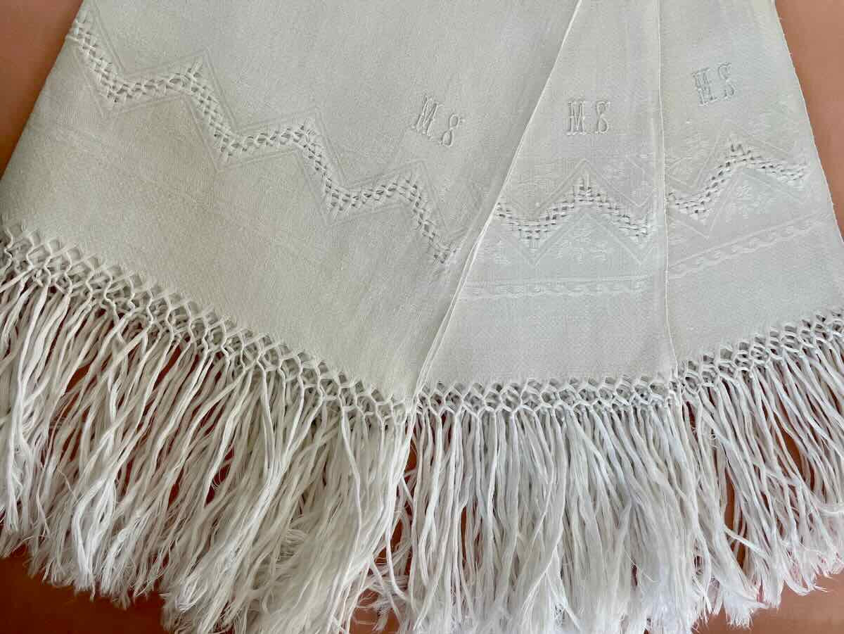 Lot 3 grandes serviettes d'invités lin fin damas, franges nouées - Linge Ancien-photo-2