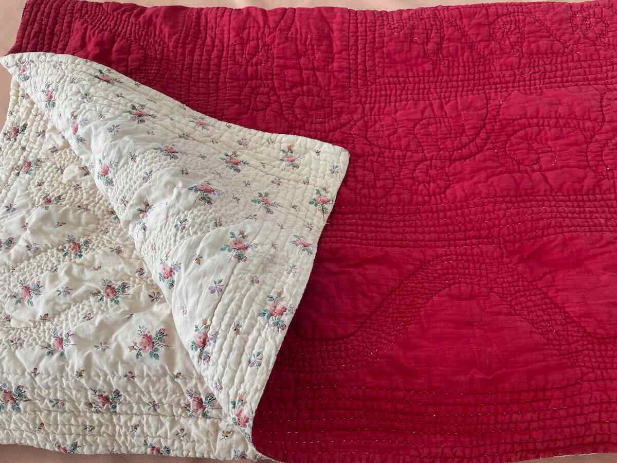 Hand Quilted Blanket 2 Sides: Garnet Red Side, The Other Printed With Flowers - Antique Linen-photo-3