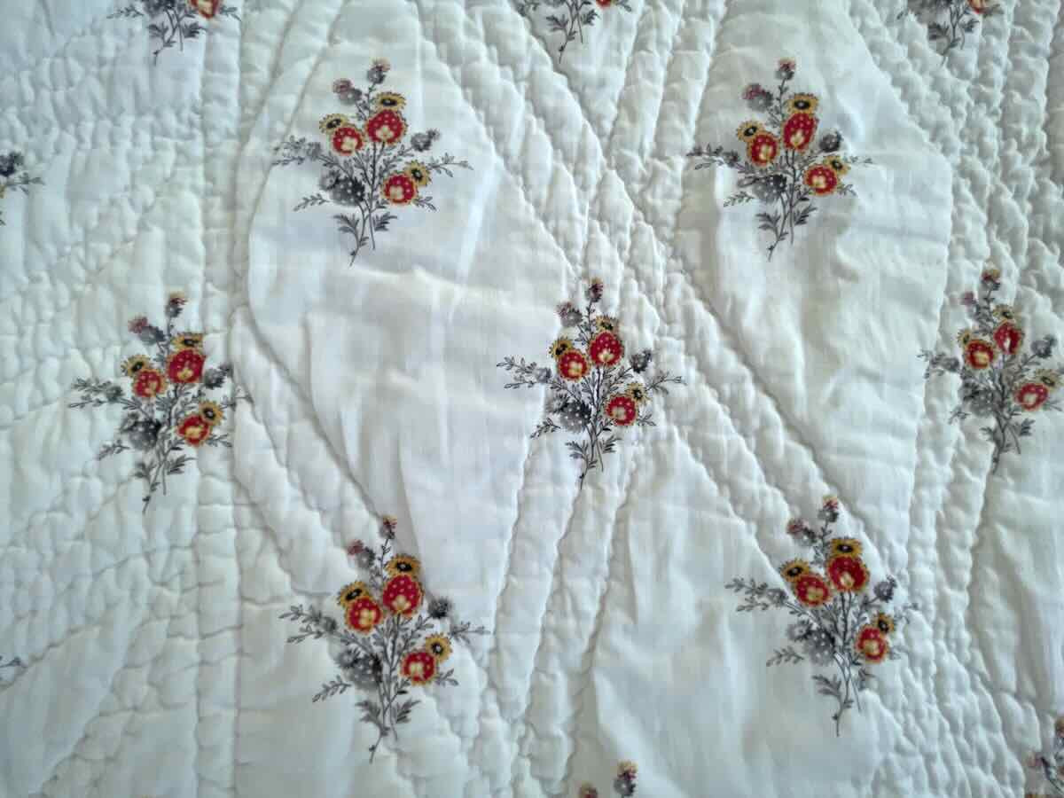 Hand-quilted Quilt With Provencal And White Motifs- Antique Linen-photo-4