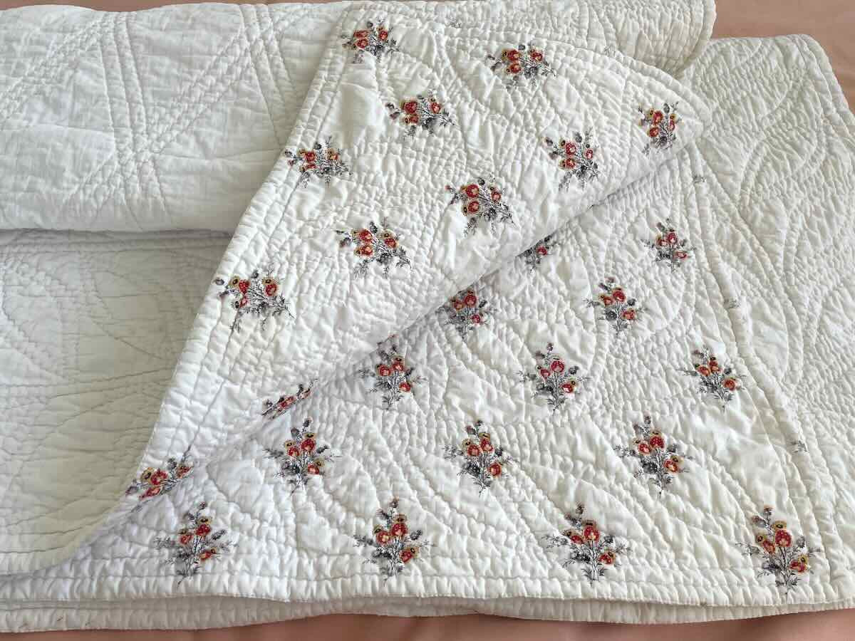 Hand-quilted Quilt With Provencal And White Motifs- Antique Linen