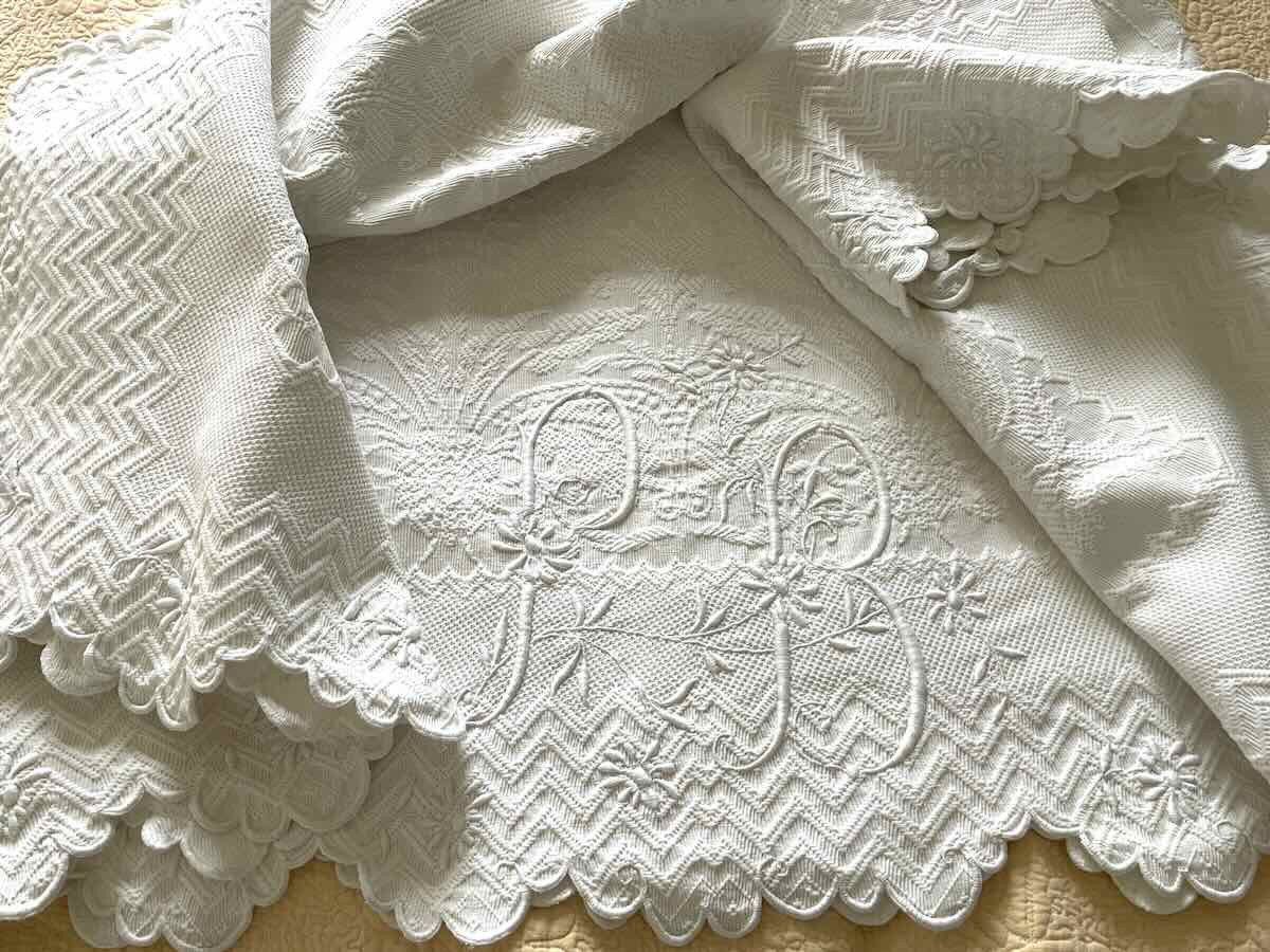 Four-sided Scalloped Woven Quilt, 2 Pb Monograms - Linge Ancien-photo-2