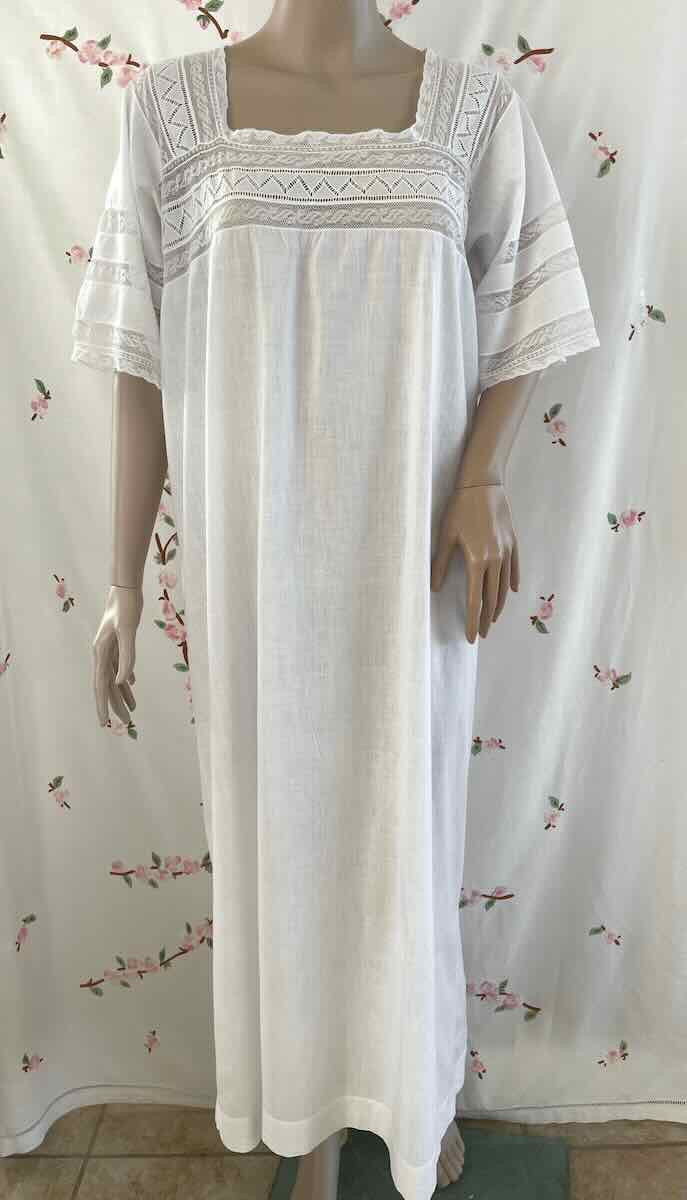Chemise de nuit avec de fines dentelles sur mousseline de coton - Linge Ancien-photo-2