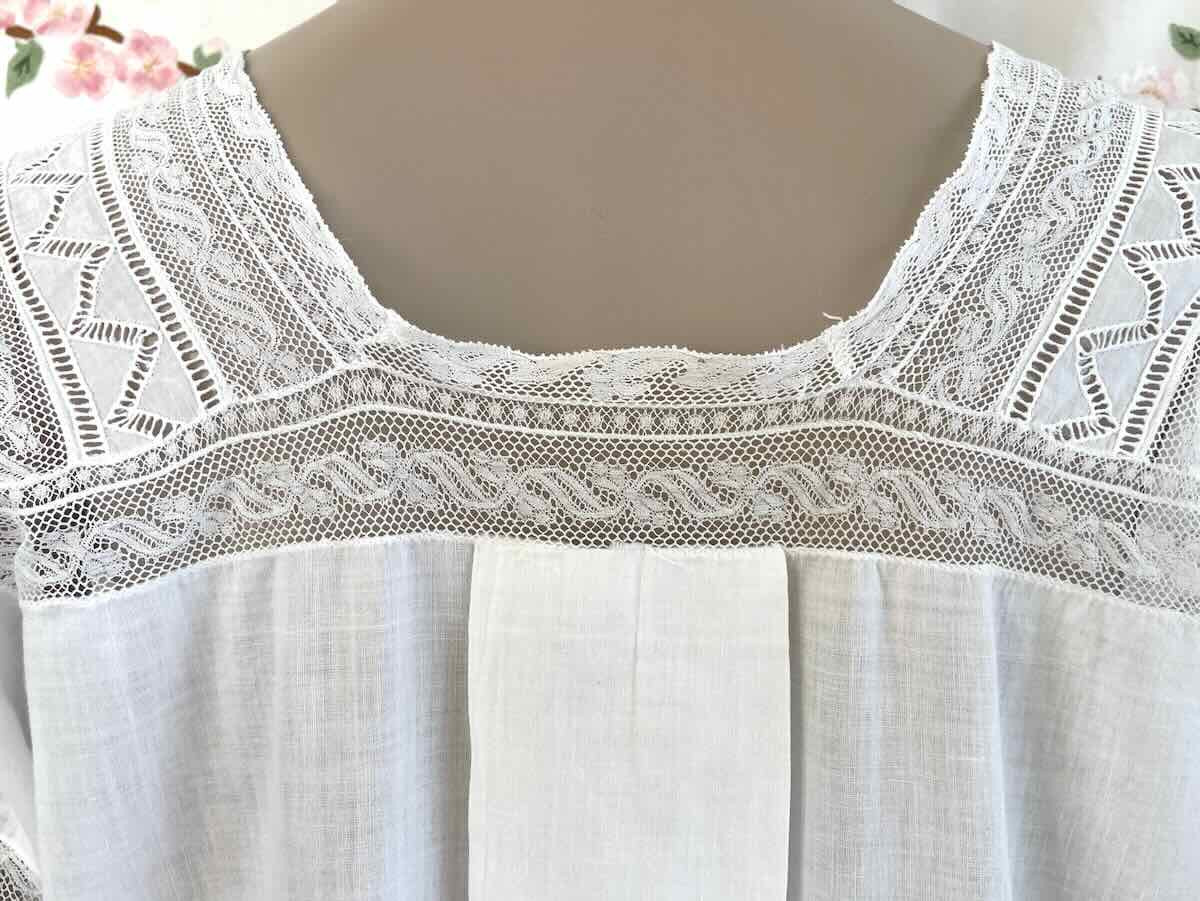Chemise de nuit avec de fines dentelles sur mousseline de coton - Linge Ancien-photo-1