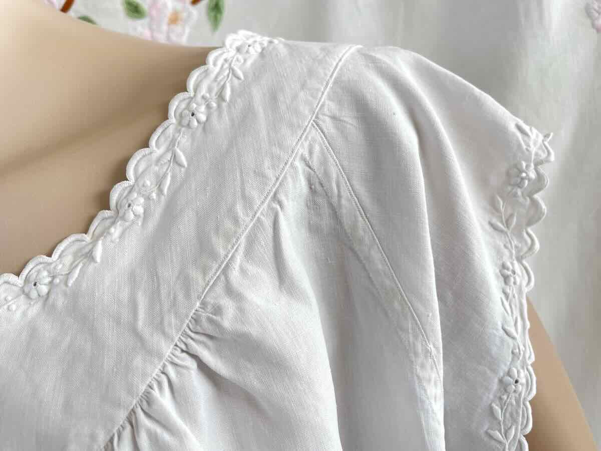 Day Shirt With Beautiful Hand-embroidered Yoke On Linen - Linge Ancien-photo-1