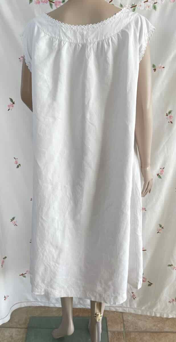 Day Shirt With Beautiful Hand-embroidered Yoke On Linen - Linge Ancien-photo-3