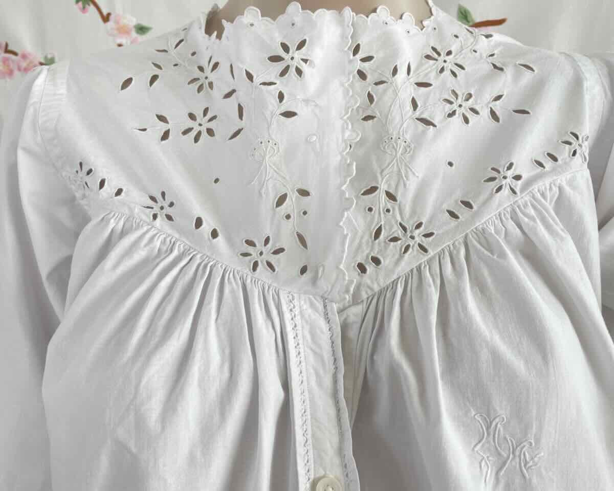 Nightdress With English Embroidery Yoke On Cotton Canvas - Antique Linen-photo-2