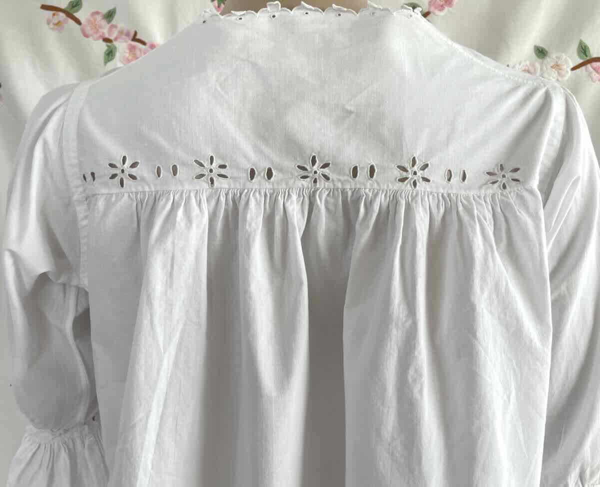 Nightdress With English Embroidery Yoke On Cotton Canvas - Antique Linen-photo-1