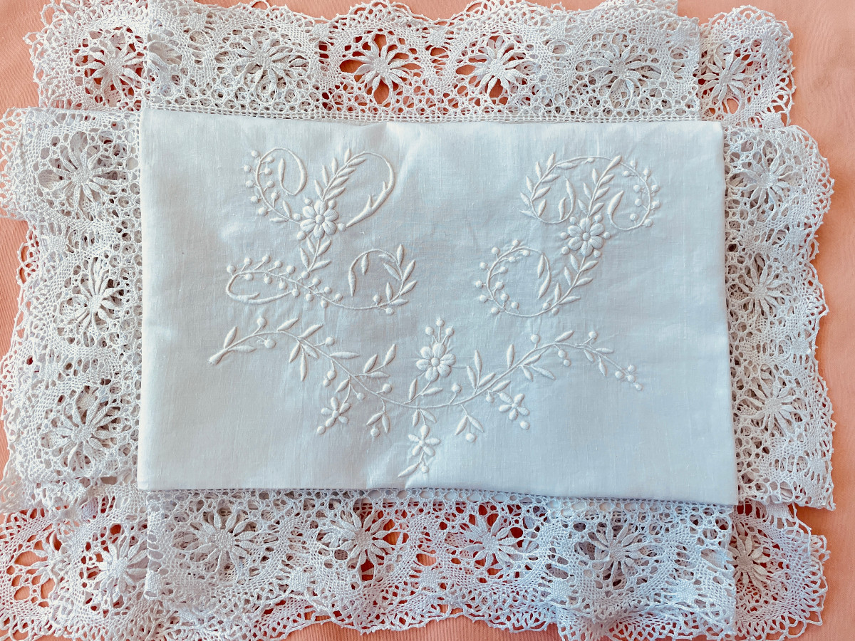 Pair Of Fine Linen Pillowcases, Monogrammed Lp With Bobbin Lace -linge Antique-photo-1