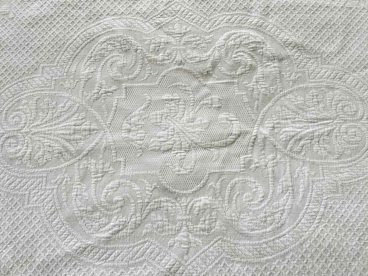 Couverture En Piqué Marseillais, Beau Relief ,dentelle Crochet Quatre Côtés - Antique Linen-photo-2