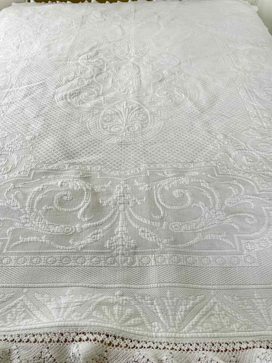 Couverture En Piqué Marseillais, Beau Relief ,dentelle Crochet Quatre Côtés - Antique Linen-photo-3
