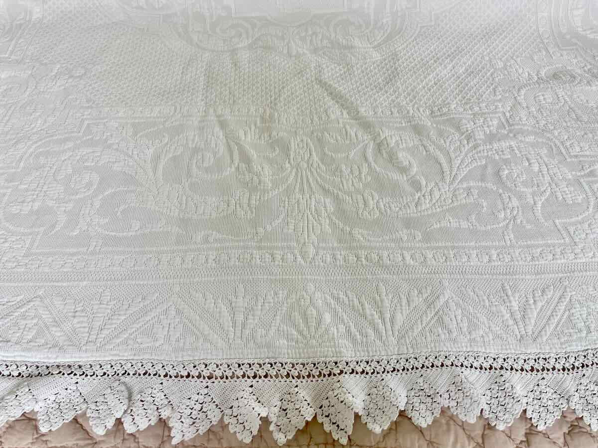 Couverture En Piqué Marseillais, Beau Relief ,dentelle Crochet Quatre Côtés - Antique Linen-photo-4