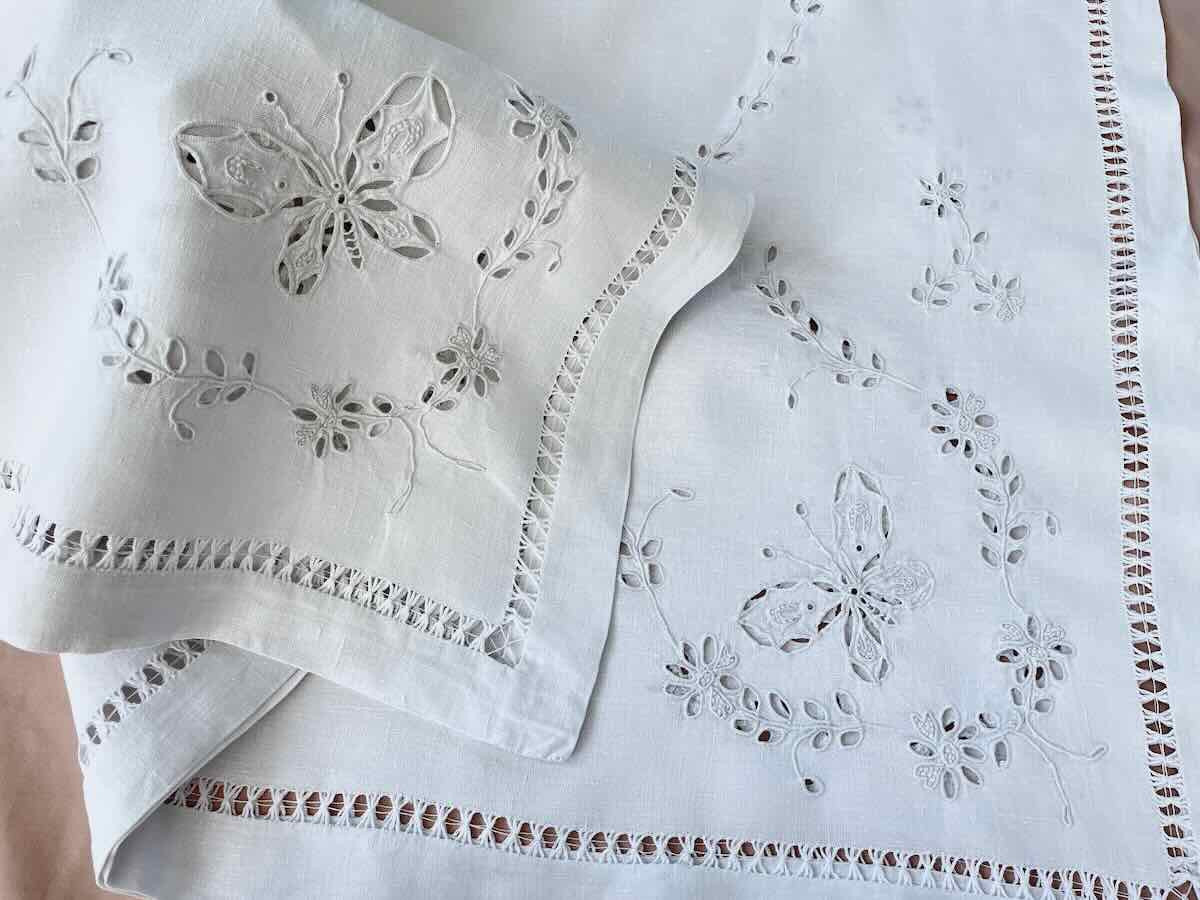 Small Hand-embroidered Tablecloth With English Embroidery On Linen: Butterfly Flowers - Antique Linen