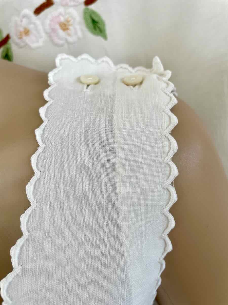 Chemise de jour entièrement brodée main sur toile de lin fin blanc - Linge Ancien-photo-1