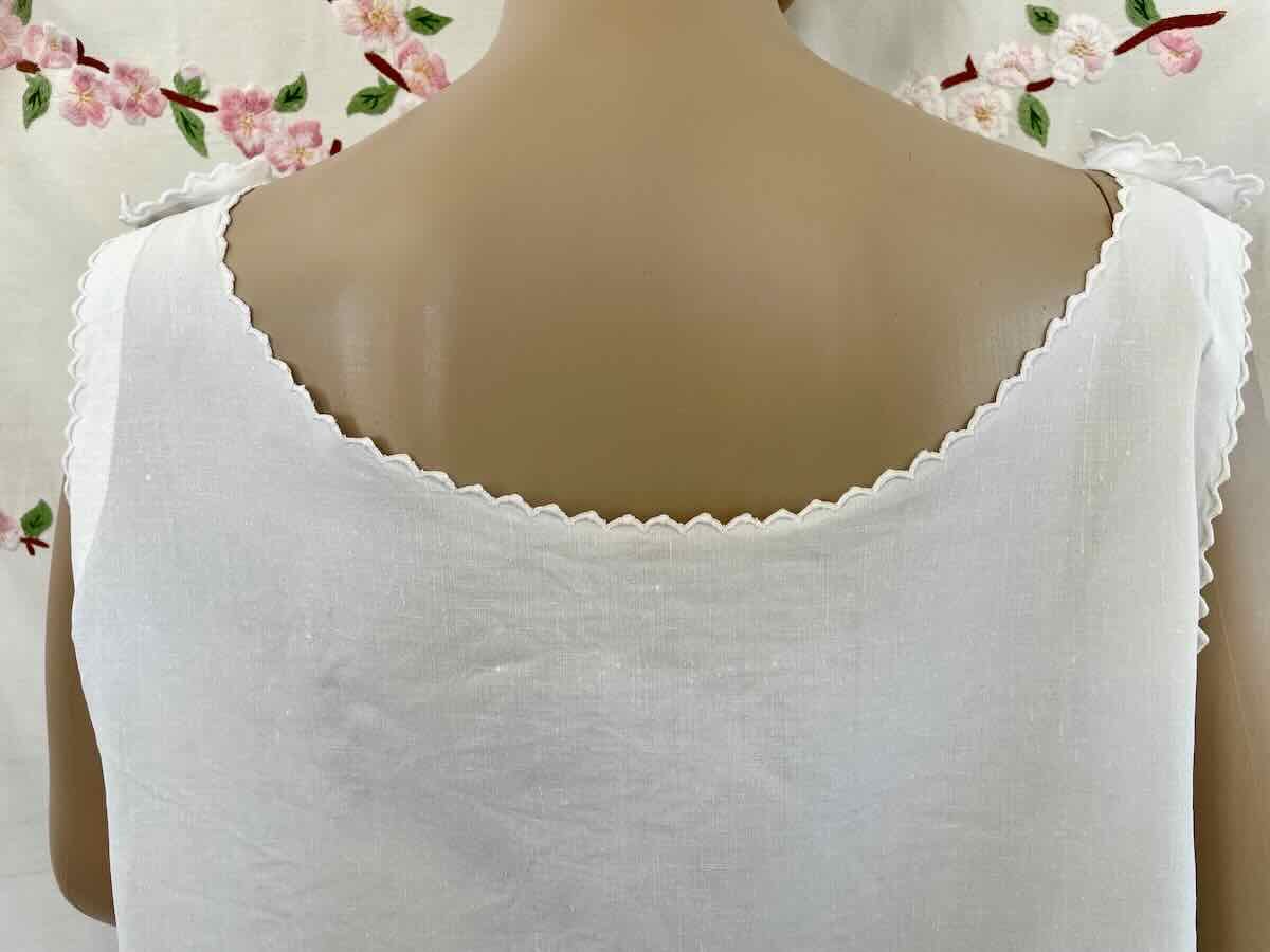 Chemise de jour entièrement brodée main sur toile de lin fin blanc - Linge Ancien-photo-2