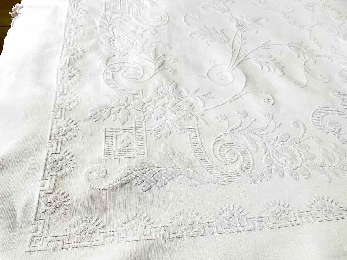 Couverture en piqué  festonnée quatre côtés, monogramme JD - Linge Ancien-photo-2