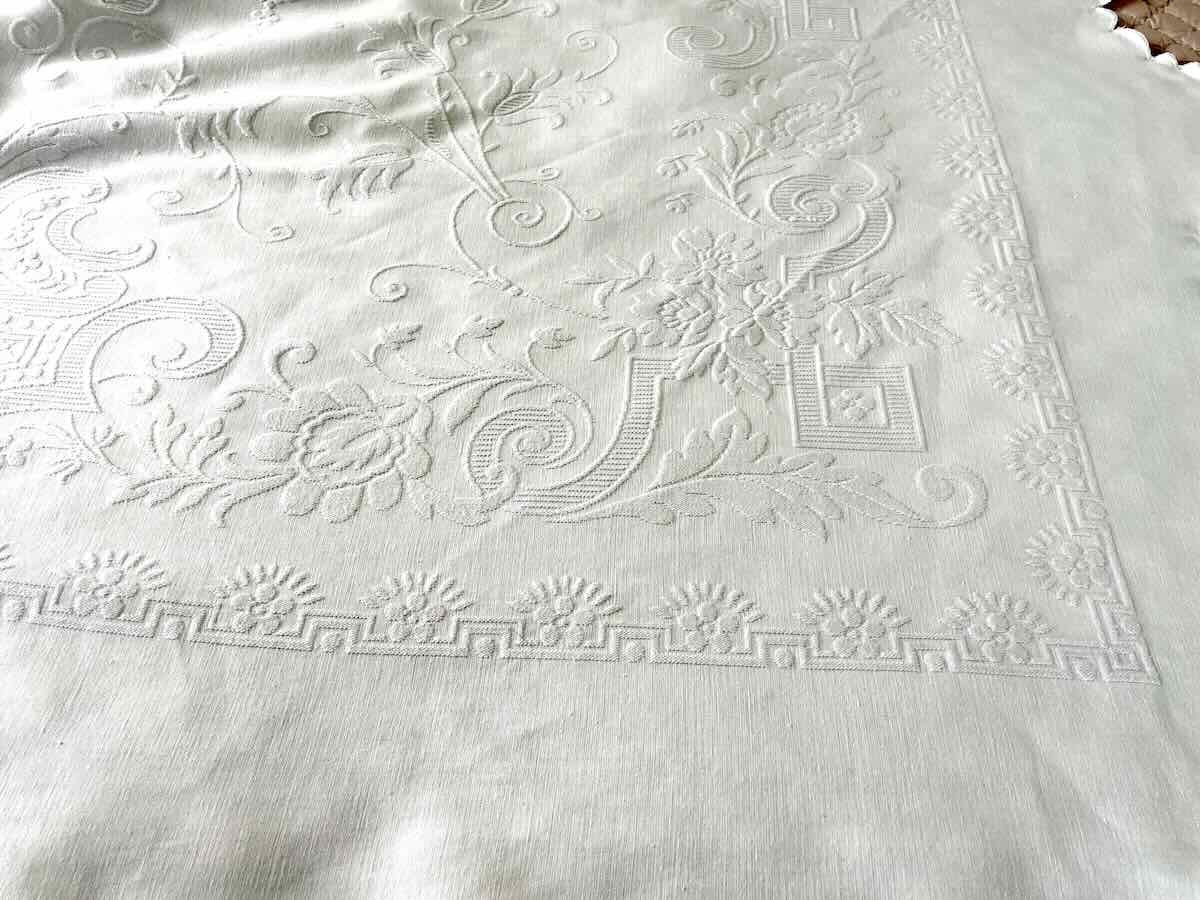 Couverture en piqué  festonnée quatre côtés, monogramme JD - Linge Ancien-photo-4