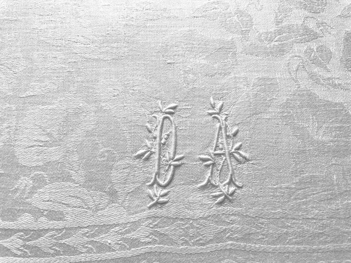 Lot trois grandes serviettes d'invités en lin fin avec monogramme DA et franges - Linge Ancien-photo-1