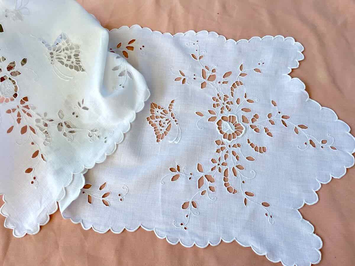Table Runner With English Embroidery: Flowers, Butterflies On Fine Linen - Linge Ancien-photo-2