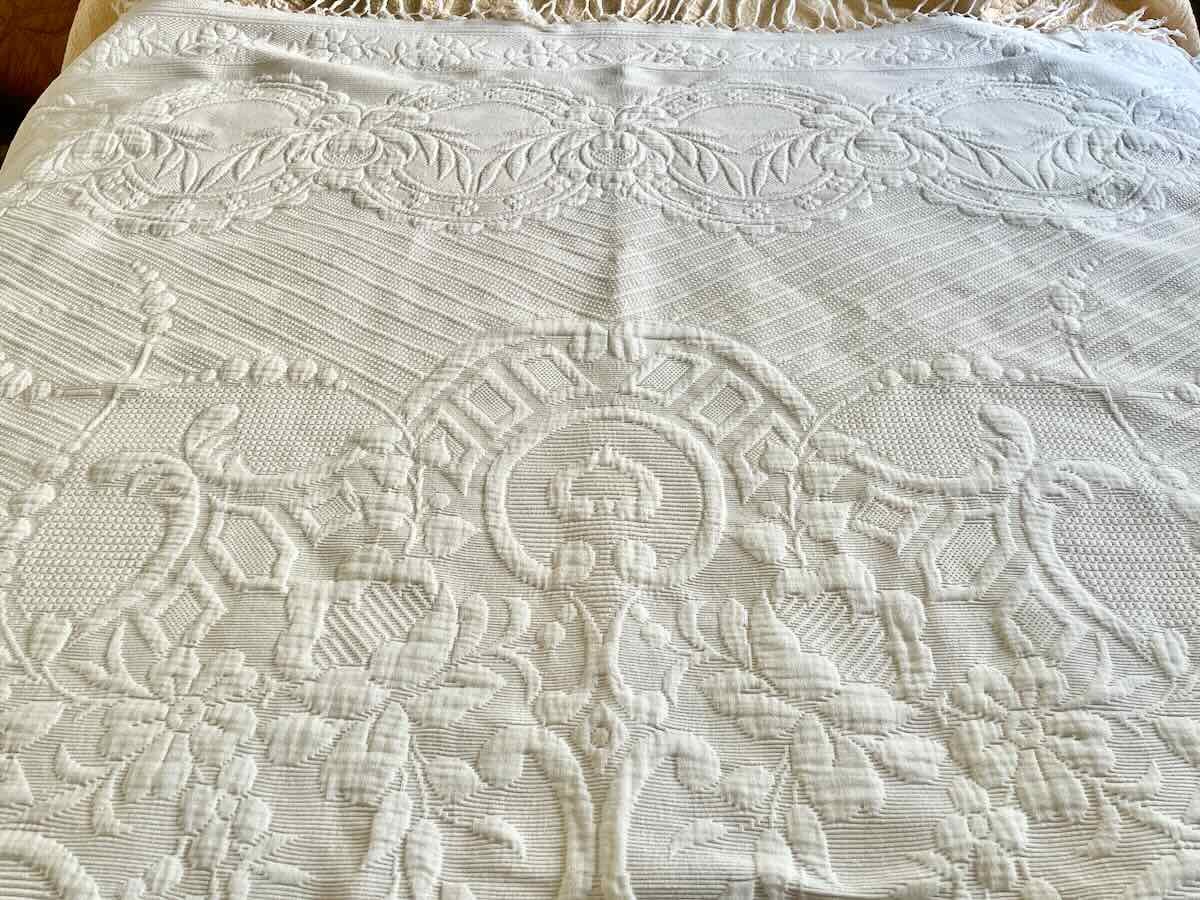 Large Blanket In Marseillais Piqué, Imposing Relief, Knotted Fringes- Antique Linen-photo-2