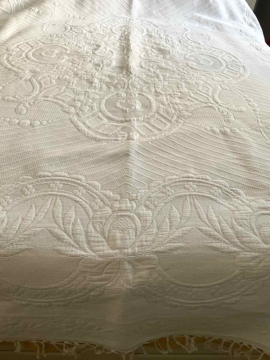 Large Blanket In Marseillais Piqué, Imposing Relief, Knotted Fringes- Antique Linen-photo-3