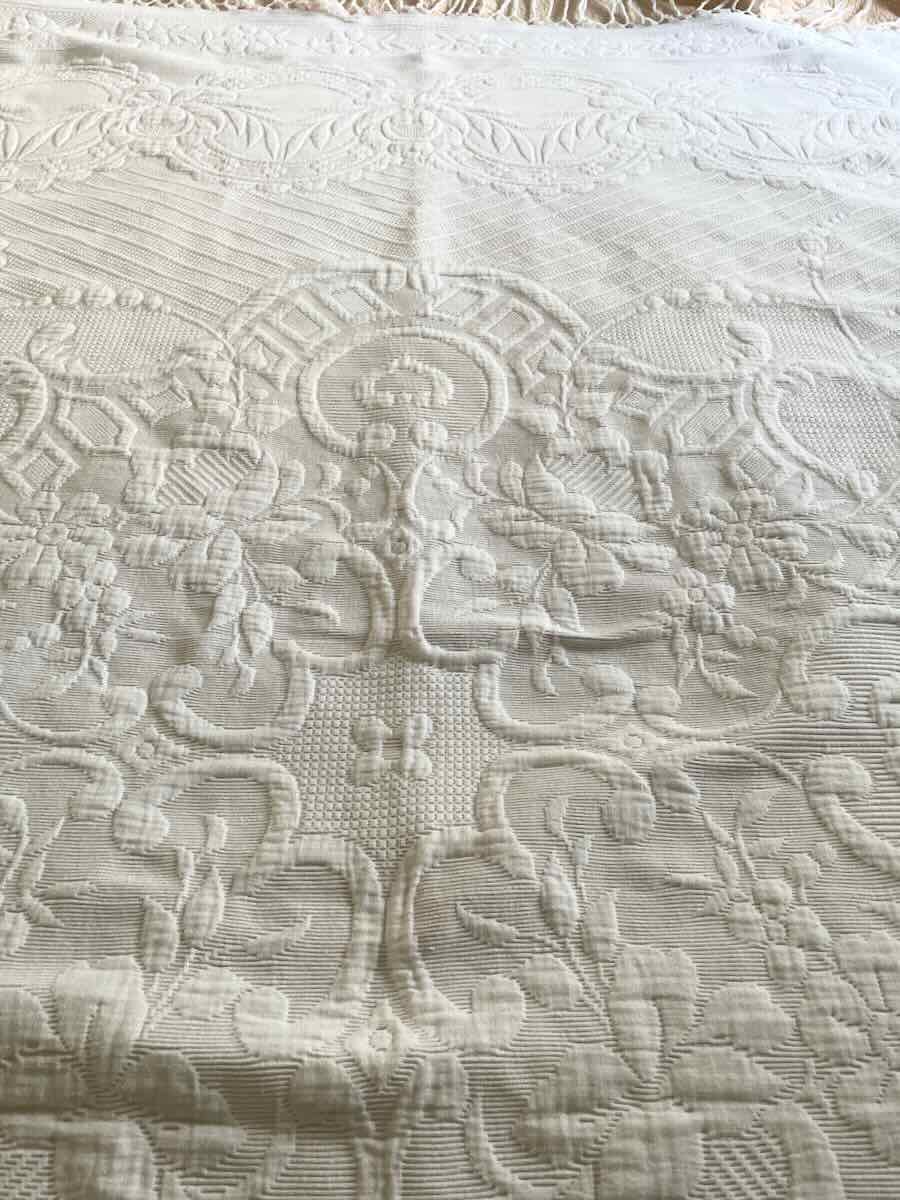 Large Blanket In Marseillais Piqué, Imposing Relief, Knotted Fringes- Antique Linen-photo-4