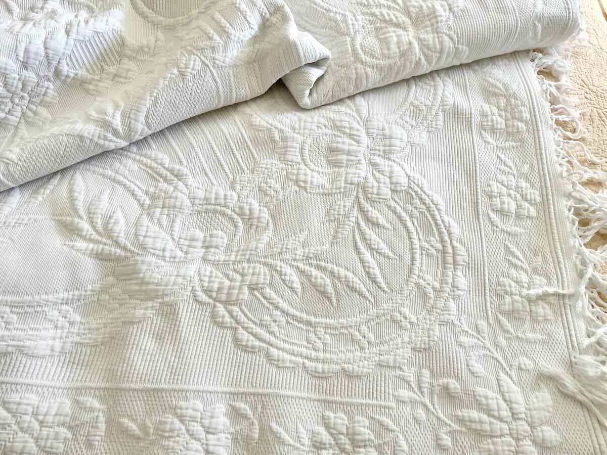 Large Blanket In Marseillais Piqué, Imposing Relief, Knotted Fringes- Antique Linen-photo-3