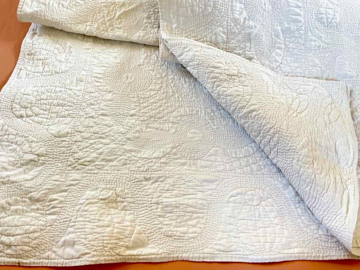 Hand-quilted Quilt Made From White Cotton Fabric With Fine Quilting—linge Ancien