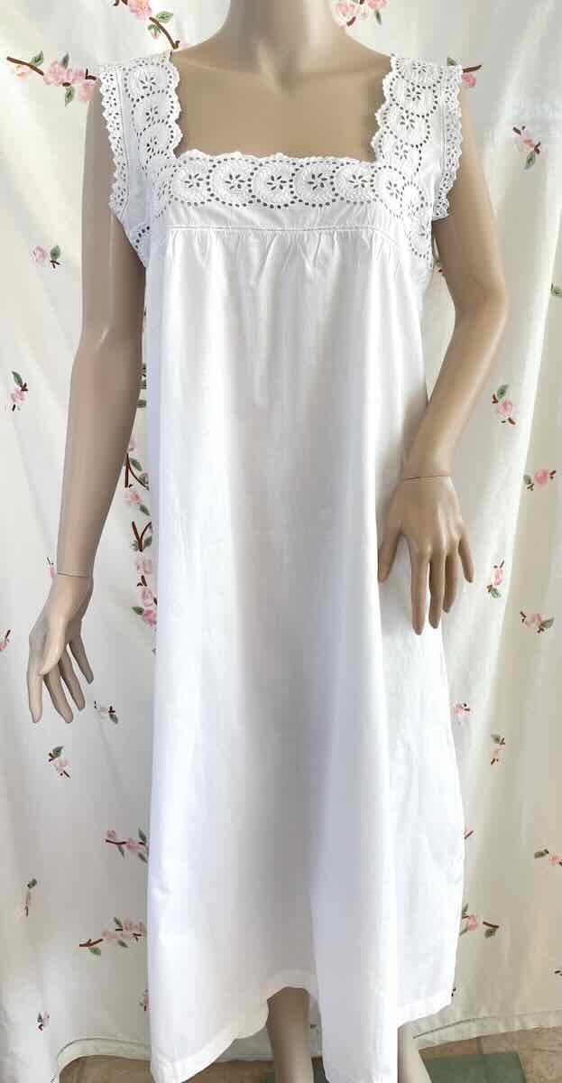 Chemise de jour sur toile de fin coton avec  broderie blanche- Linge Ancien-photo-4